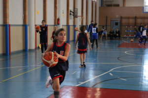 jugadora de baloncesto en el colegio Caxton College
